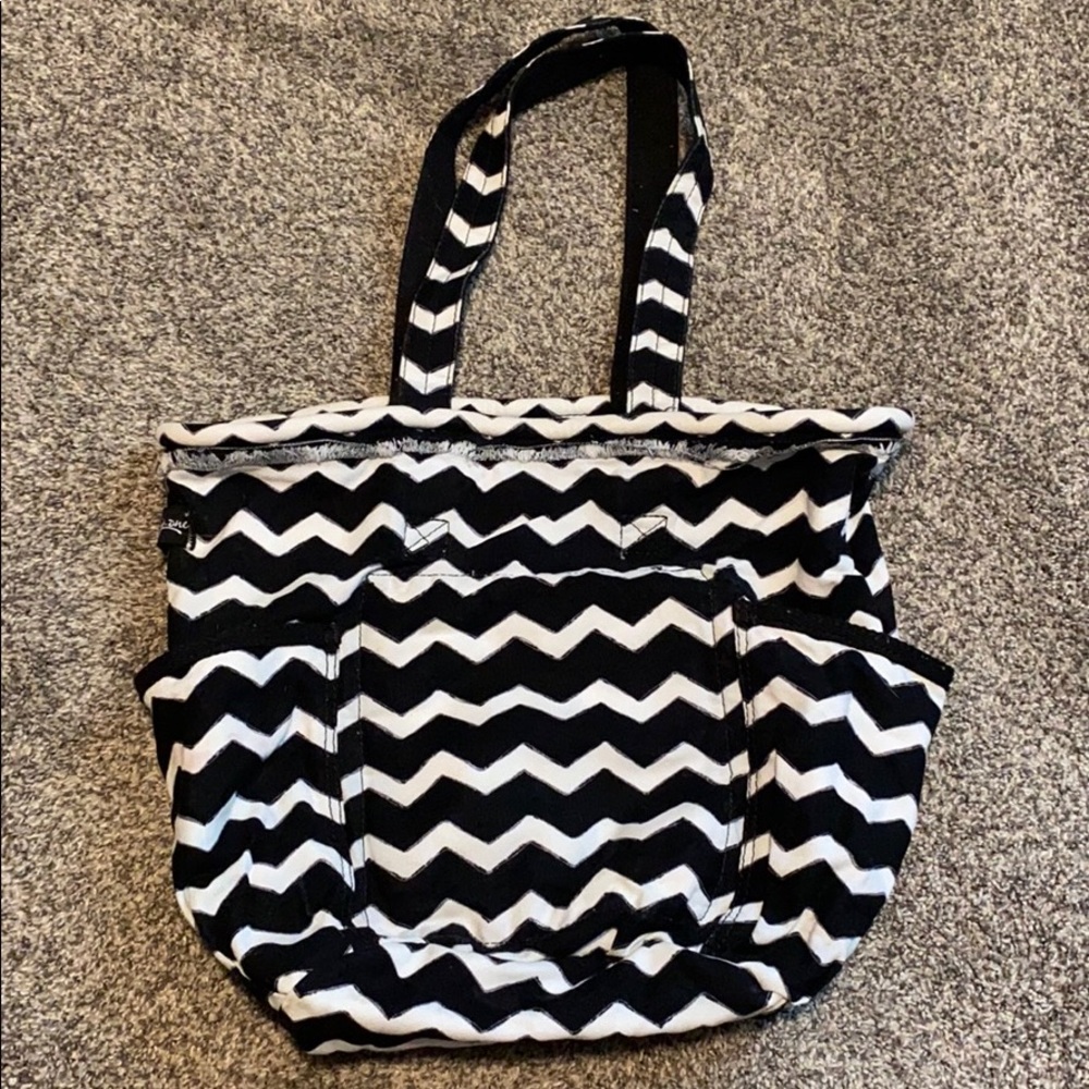 Black and white chevron thirty one bag